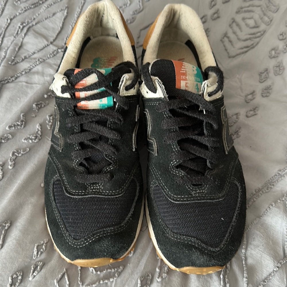 NEW BALANCE 574. Size US 8.5